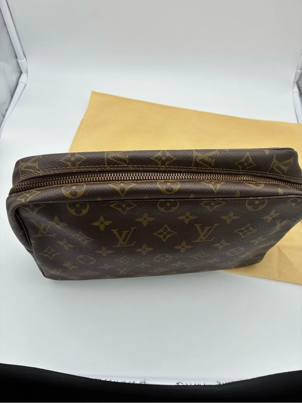 Louis Vuitton vintage monogram trousse 28 toiletry  bag with LV dust bag